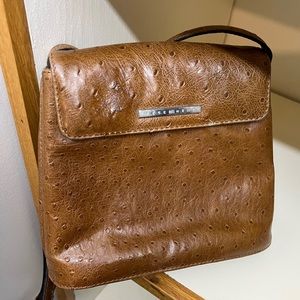 Women’s handbag, brown leather, lots of inside compartments, long strap